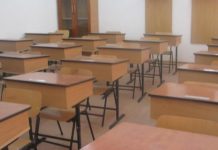 Anchetă la şcoală: un părinte s-a plâns că a fost forţat să dea bani pe invitaţia la un bal caritabil